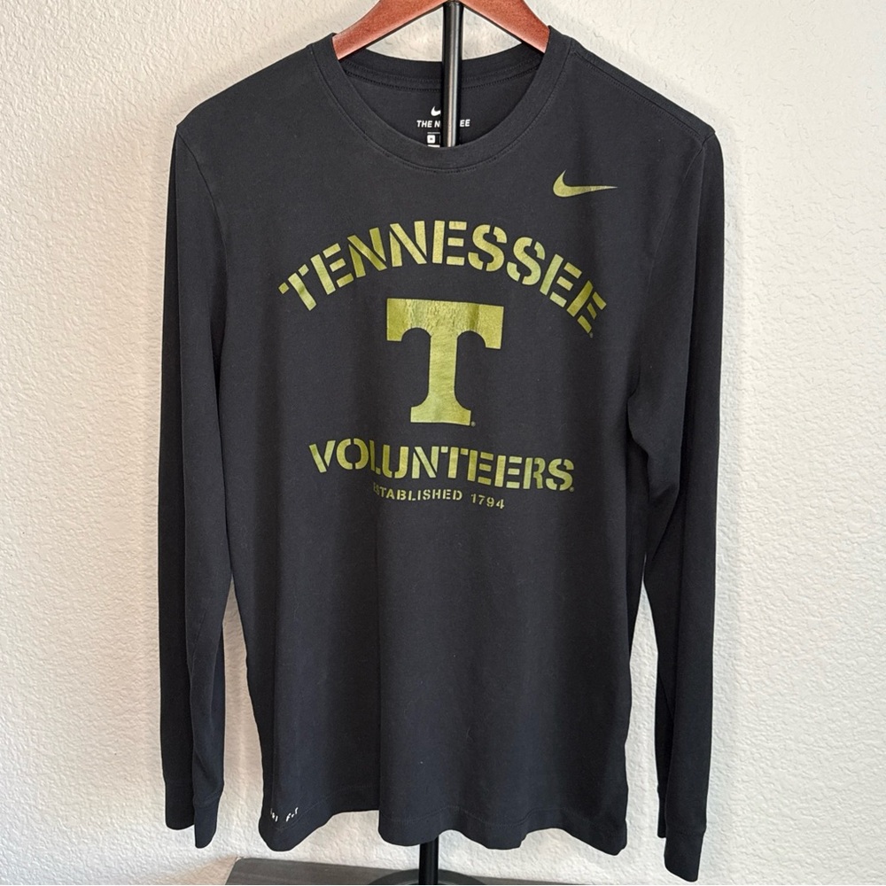 Tennessee Volunteers Shirt  Mens Medium Football Nike Military Appreciation